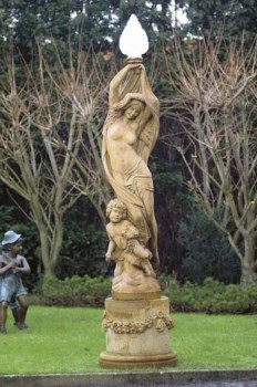 Statue mit Kind und Beleuchtung, H 245, Steinfigur, Gartenfigur
